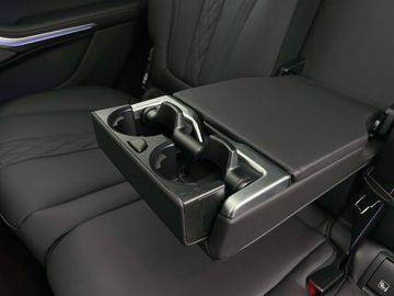 Car image 37