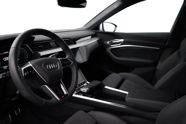 Audi Q8 50 quattro e-tron Sportback 250 kW image number 4