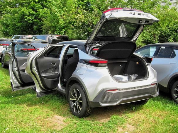 Toyota C-HR 2.0 Hybrid 145 kW image number 3