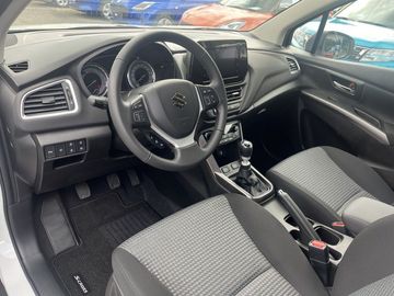 Car image 12