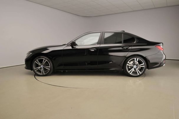 BMW 320i 135 kW image number 4