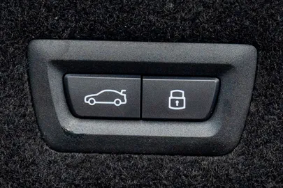 Car image 32