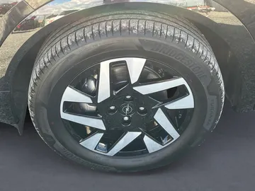 Car image 30