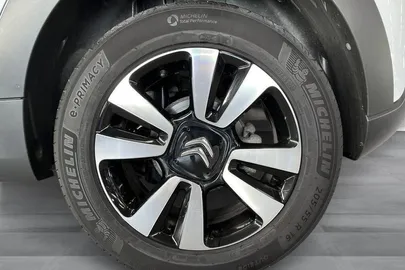 Car image 20