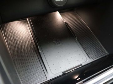 Car image 37