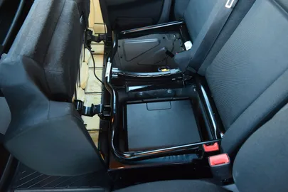 Car image 27