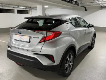 Car image 5