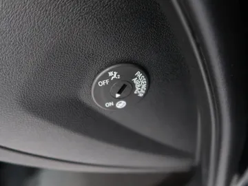 Car image 36