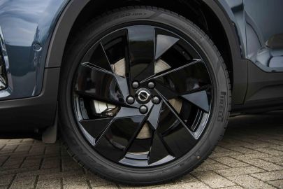 Car image 40