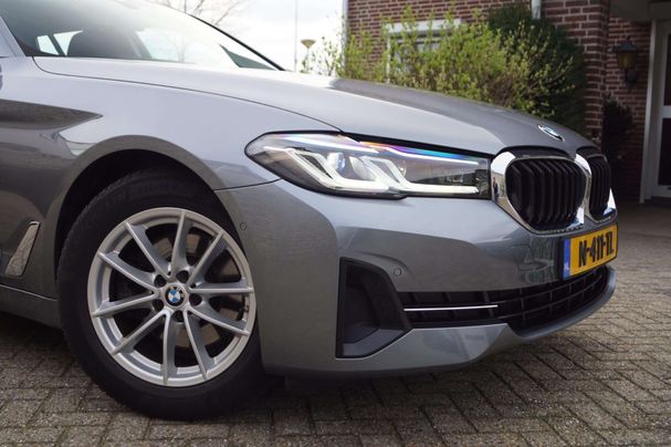 BMW 520i Touring 135 kW image number 14