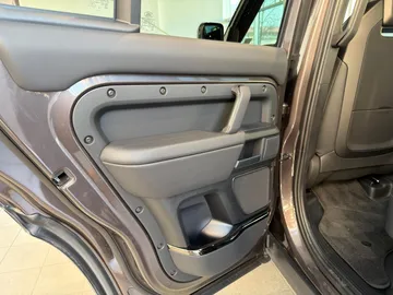 Car image 24