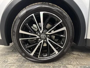 Car image 19