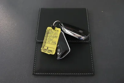 Car image 40