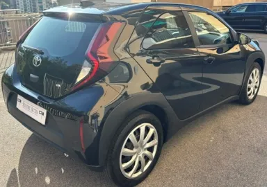 Car image 4