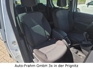 Car image 25