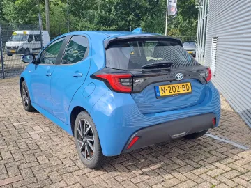 Car image 2