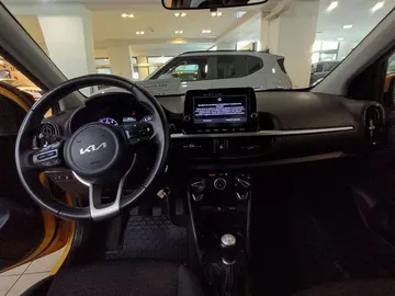 Car image 10