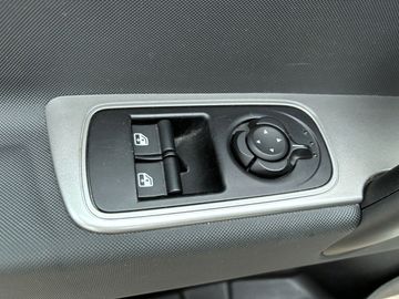 Car image 30