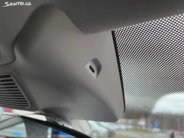 Car image 32
