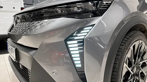 Car image 25