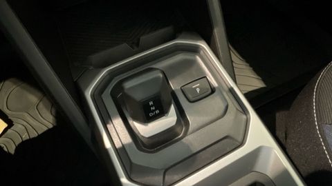 Car image 32