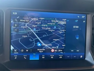 Car image 25