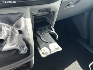 Car image 29