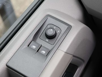 Car image 37