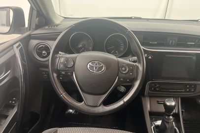 Car image 14