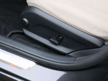 Car image 36