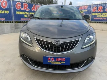 Car image 4