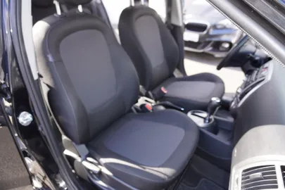 Car image 29