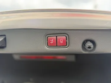 Car image 43