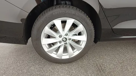 Car image 30
