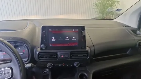 Car image 24