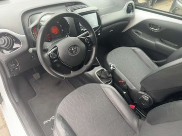 Car image 9