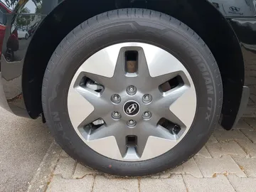 Car image 26