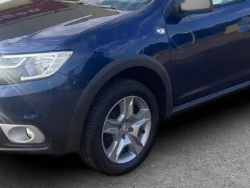 Car image 26