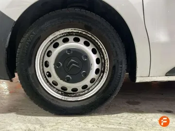 Car image 29