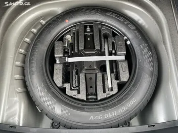 Car image 26