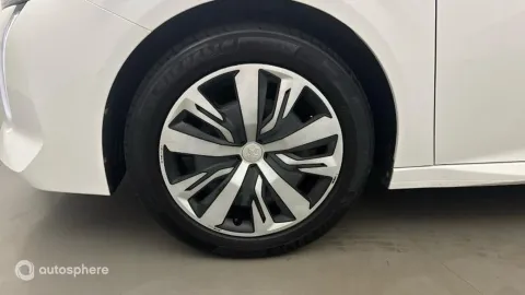 Car image 20