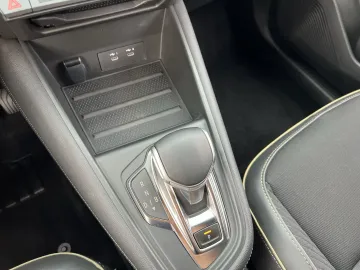 Car image 27