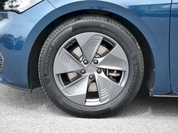Car image 28