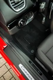 Car image 30