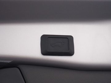 Car image 36