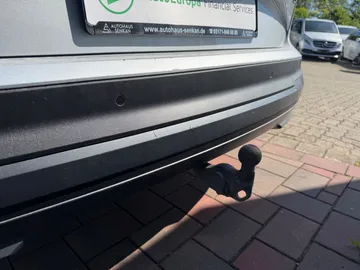 Car image 32
