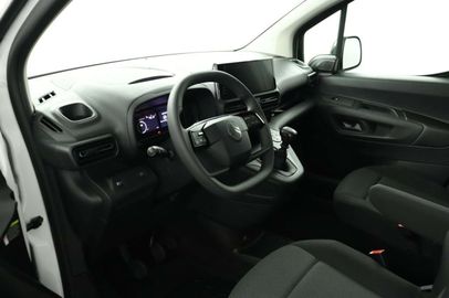 Car image 30