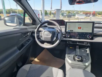 Car image 19