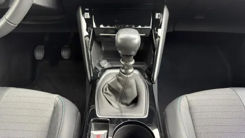 Car image 32