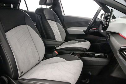 Car image 45